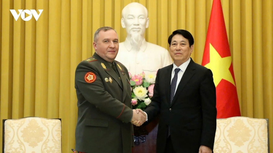 President Luong Cuong hosts Belarussian Defense Minister Viktor Khrenin